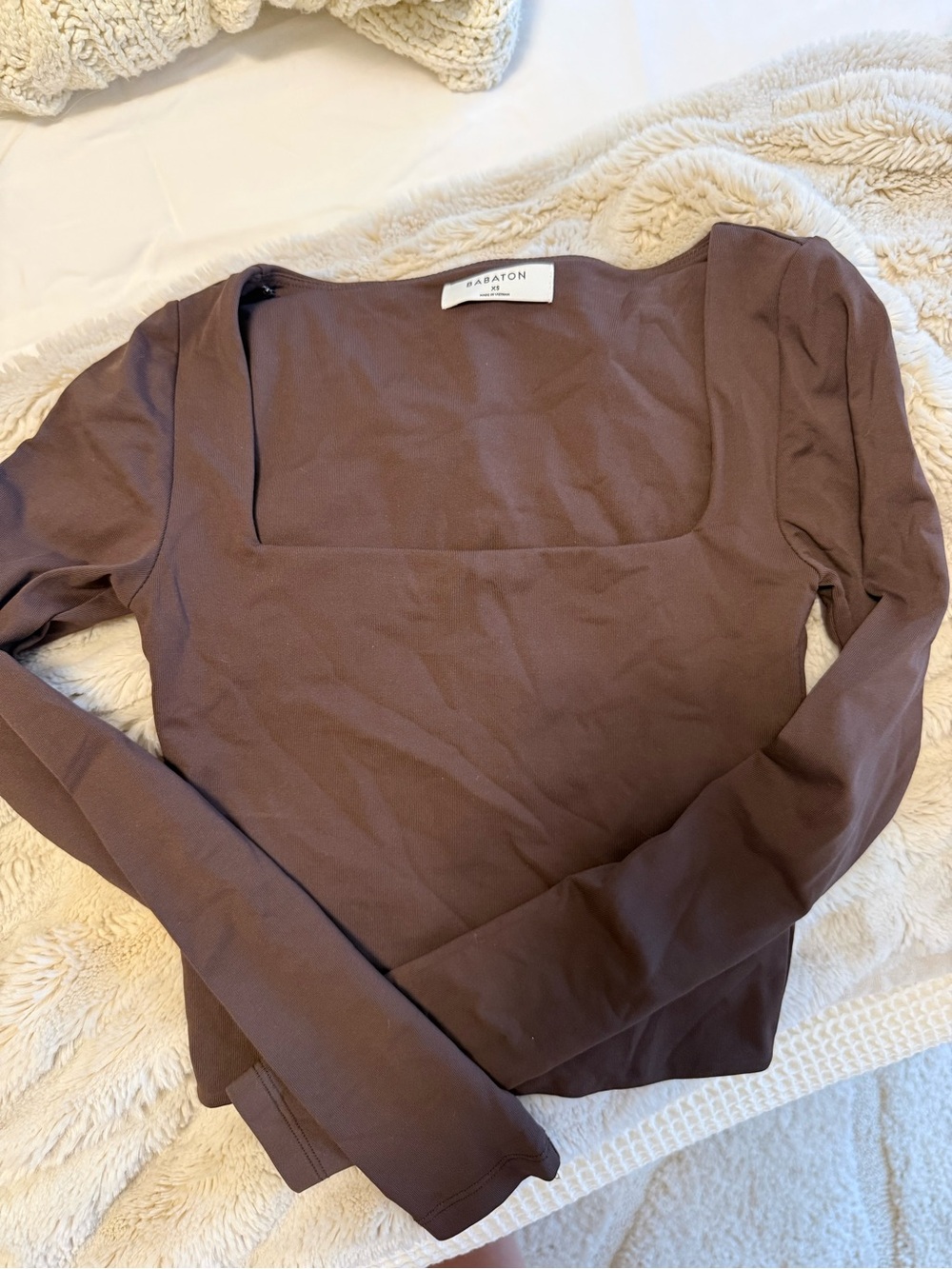 Aritzia Babaton Square Neck Long-Sleeve Crop Top — Chocolate Brown